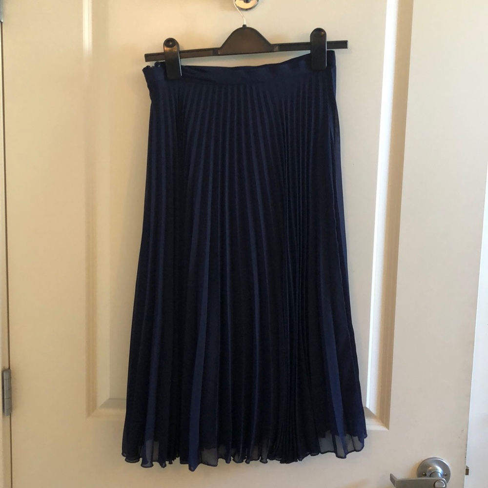 Topshop navy pleated midi skit
